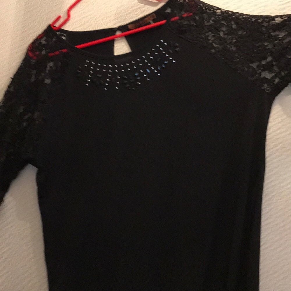 Black tunic with lace sleeves